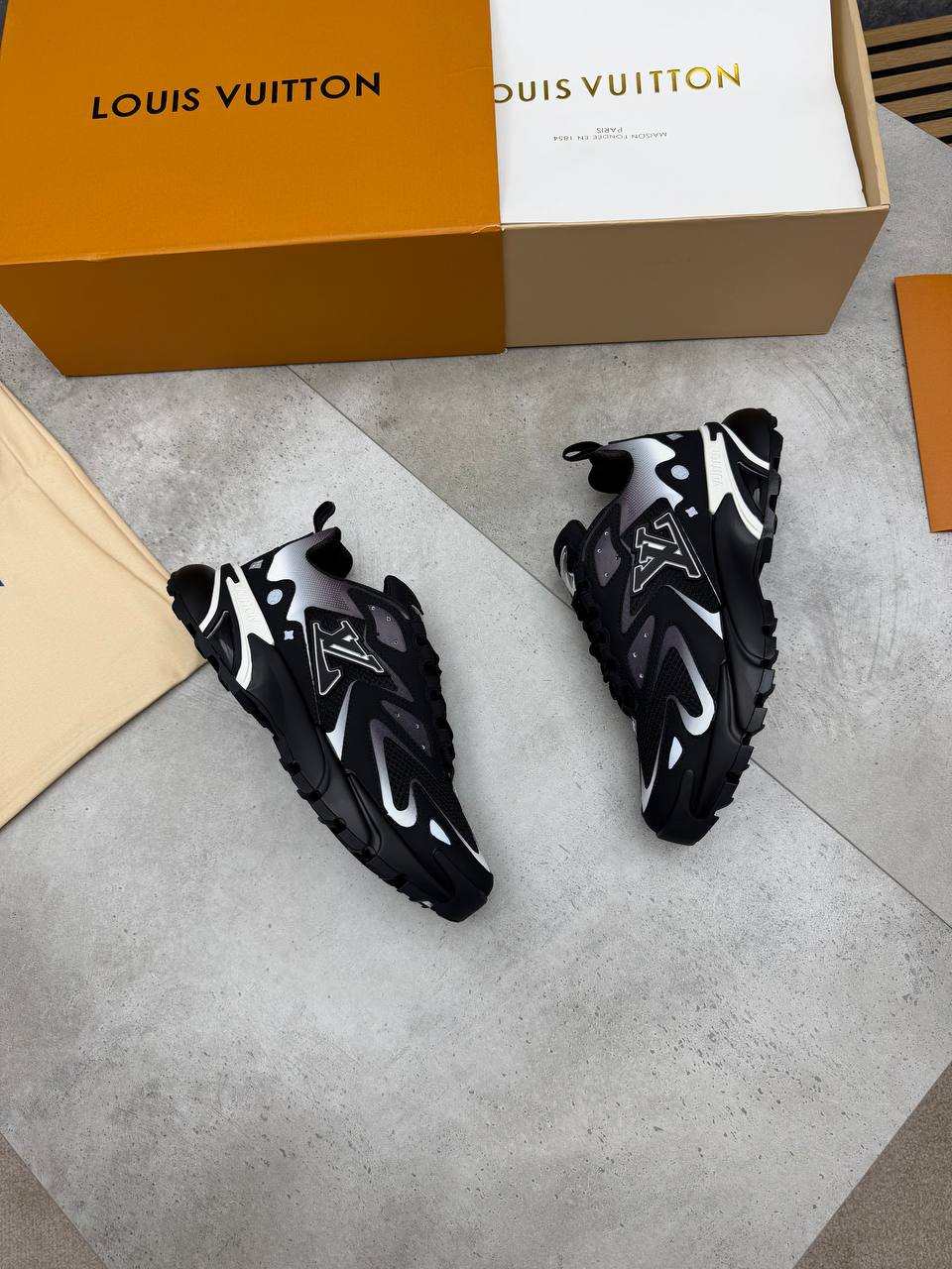 SUPER CLON MENS LV TRAINERS am3007