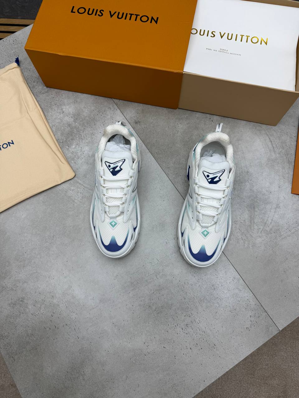 SUPER CLON MENS LV TRAINERS am3007