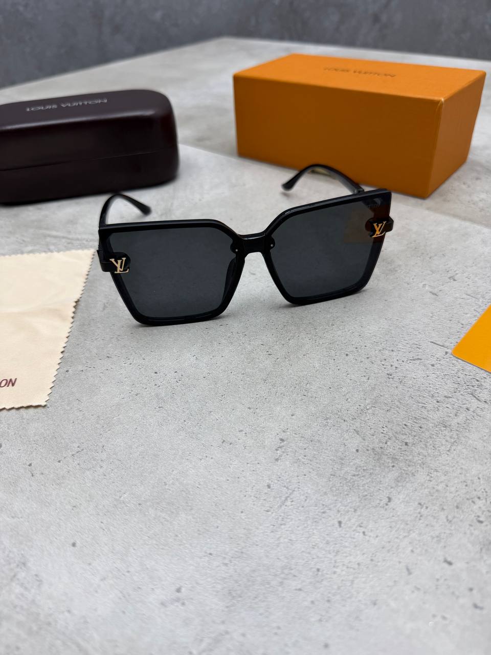 LV SUNGLASSES COME WITH BOX ETC am3007
