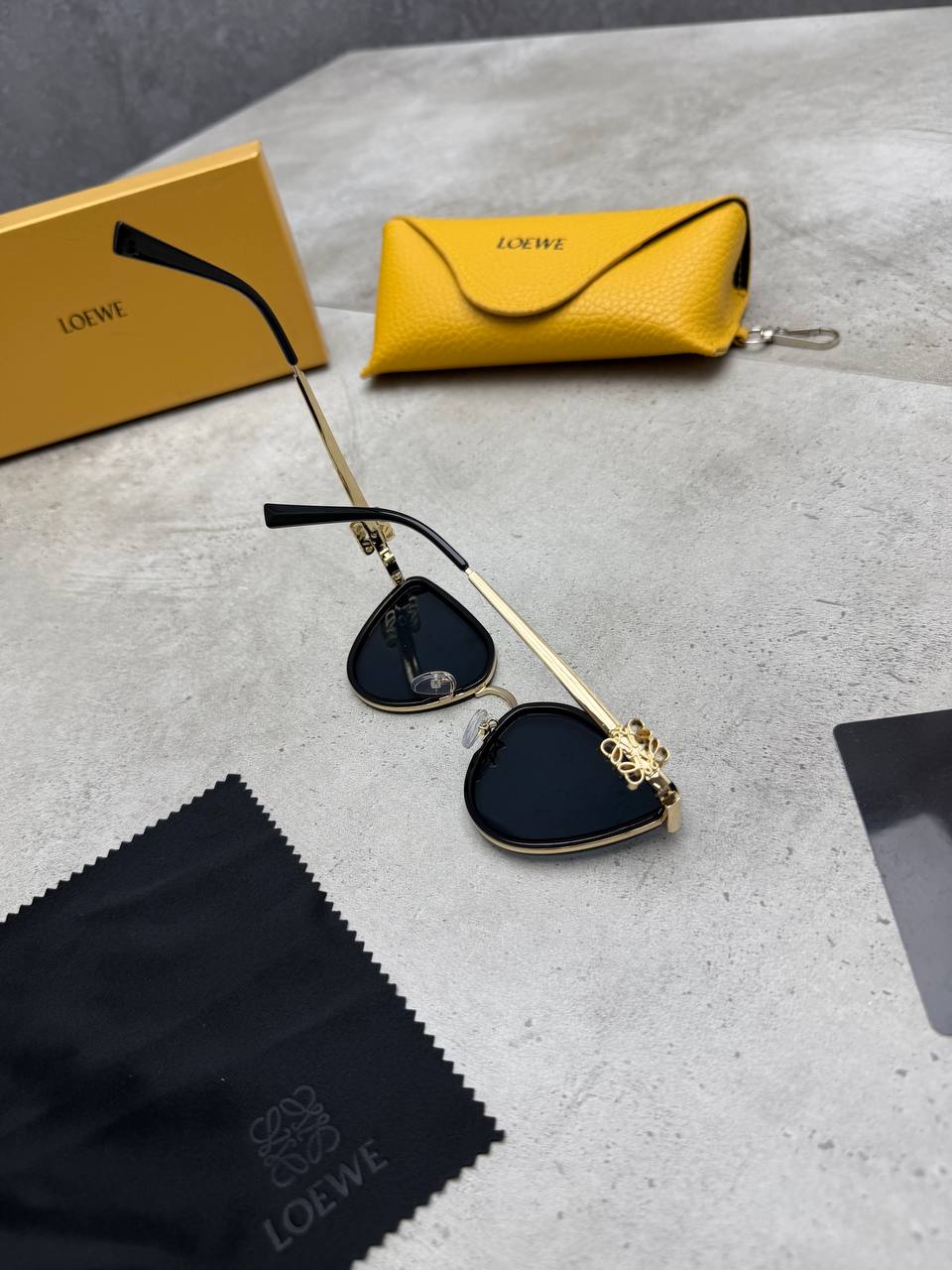 LOEW SUNGLASSES COME WITH BOX ETC am3007