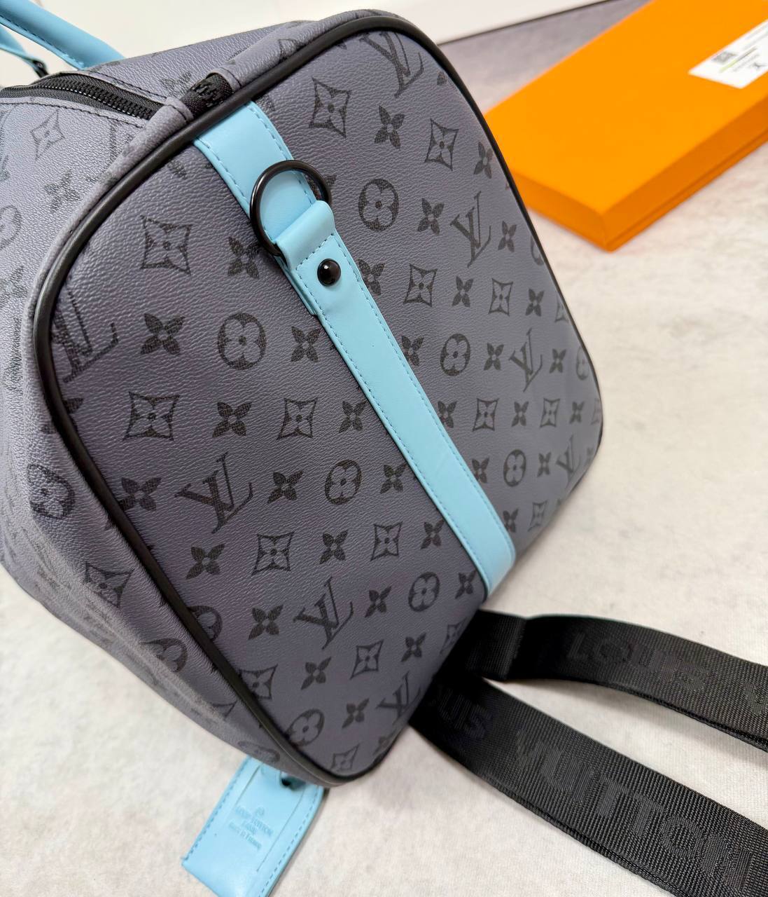 LV DUFFLE BAG COME WITH DUST BAG ETC am2009
