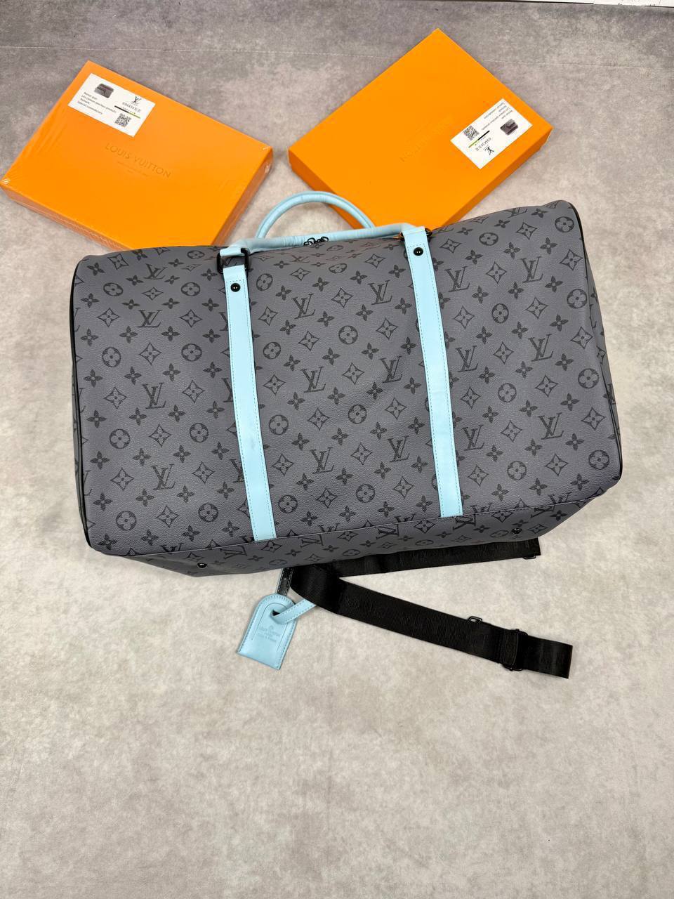 LV DUFFLE BAG COME WITH DUST BAG ETC am2009
