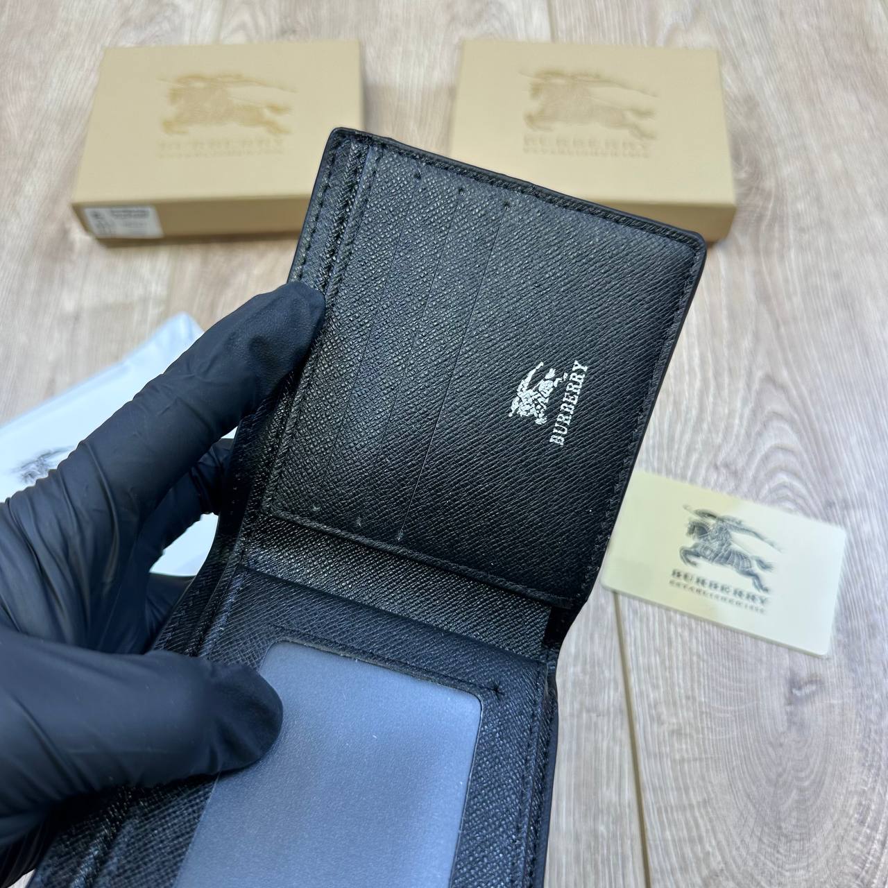 Burber men’s Wallet Comes with boxes to0208