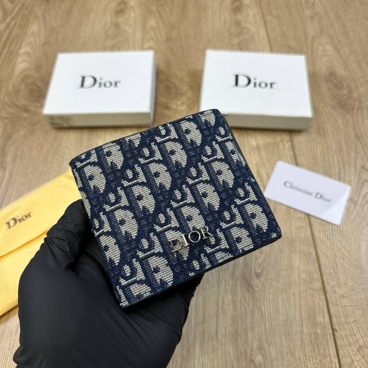 Dio men’s Wallet Comes with boxes to0208