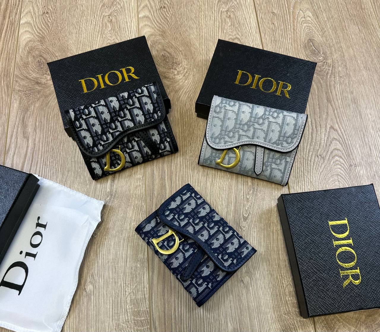 Dio men’s Wallet Comes with boxes to0208
