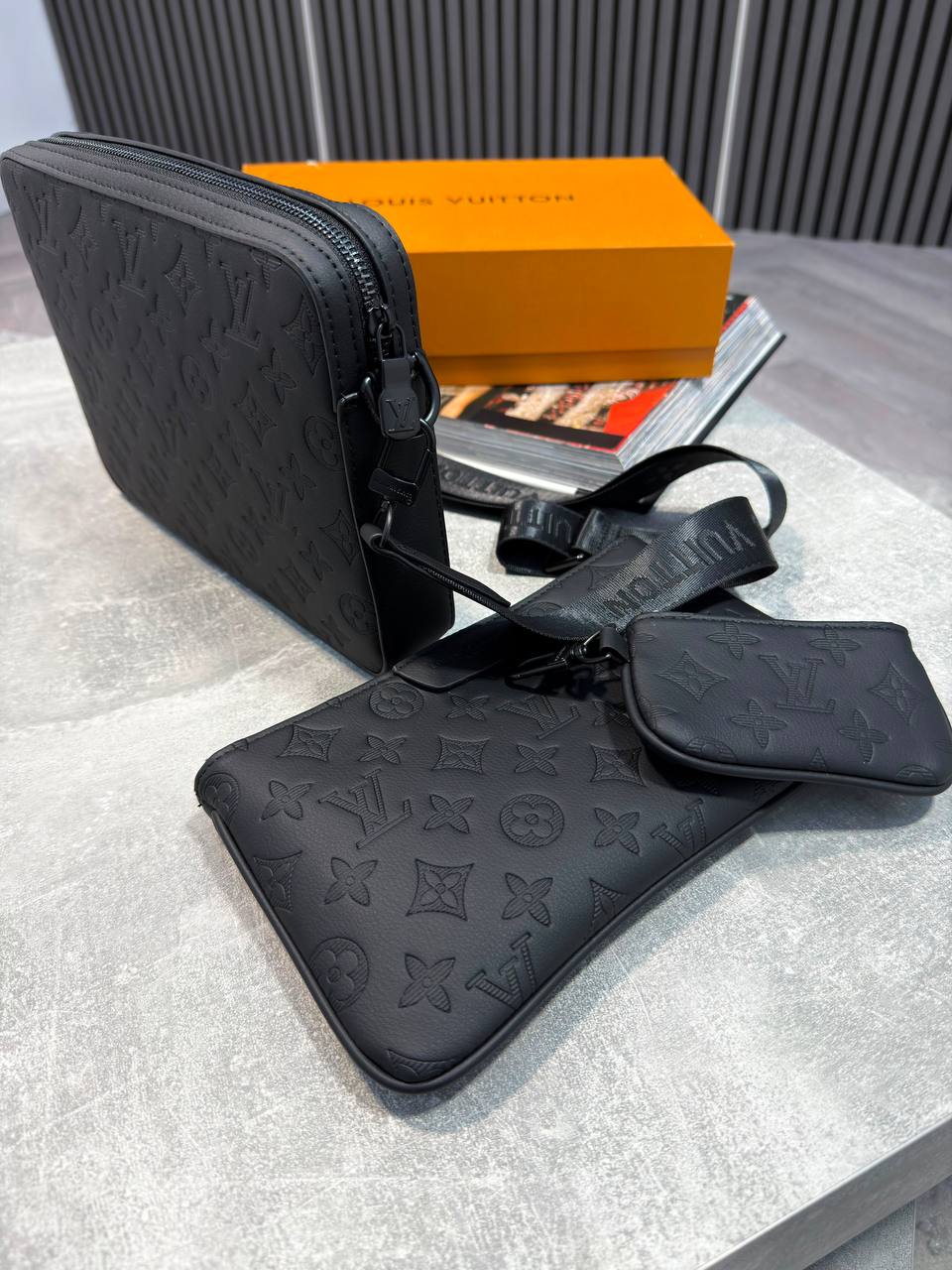 Super Clon LV Mens trio Bag Boxed and Packaged aj0408