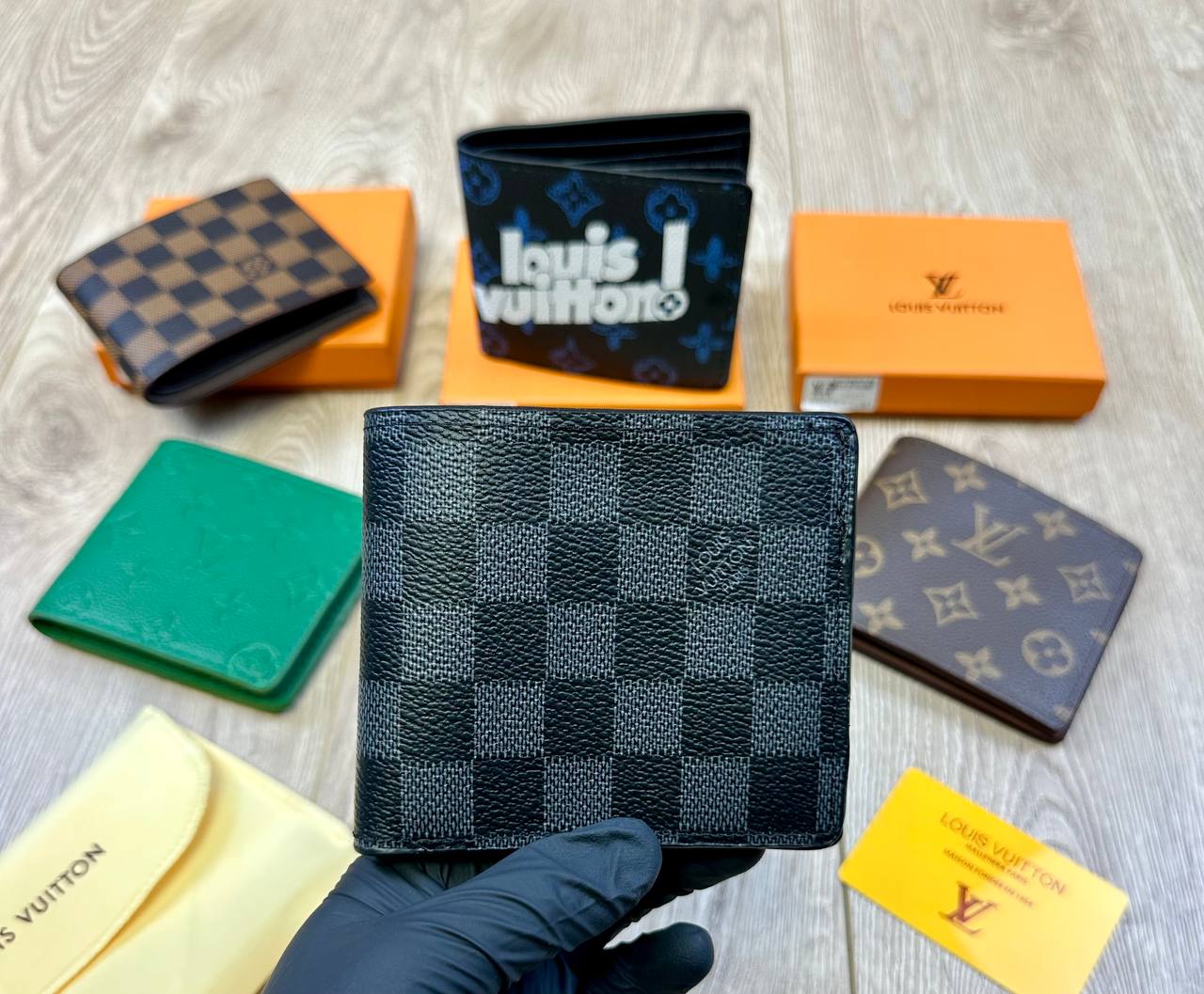 LV men’s Wallet Comes with boxes to0408