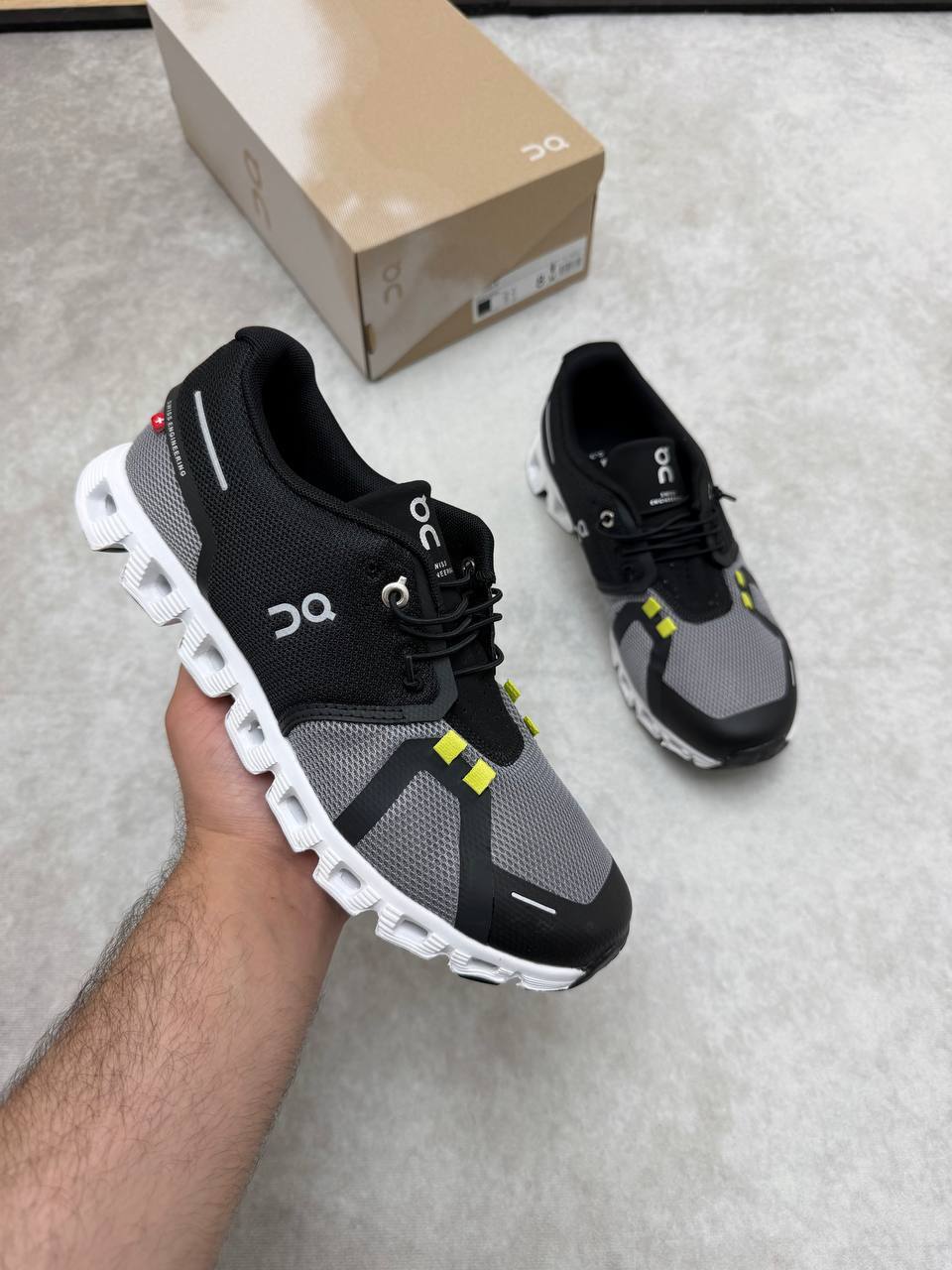 MENS ON CLOUD TRAINERS am0408