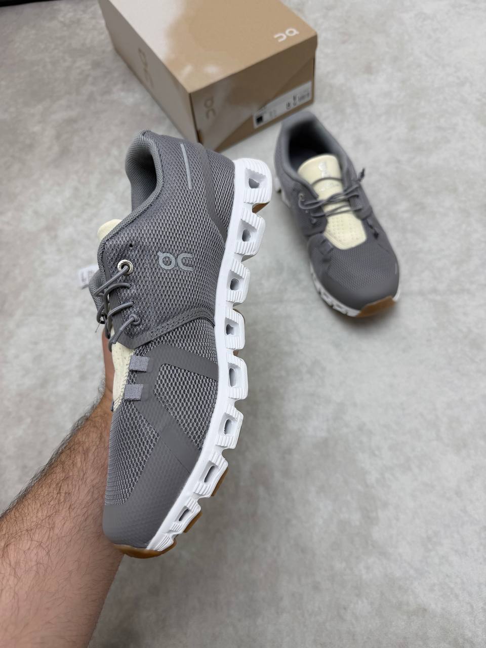 MENS ON CLOUD TRAINERS am0408