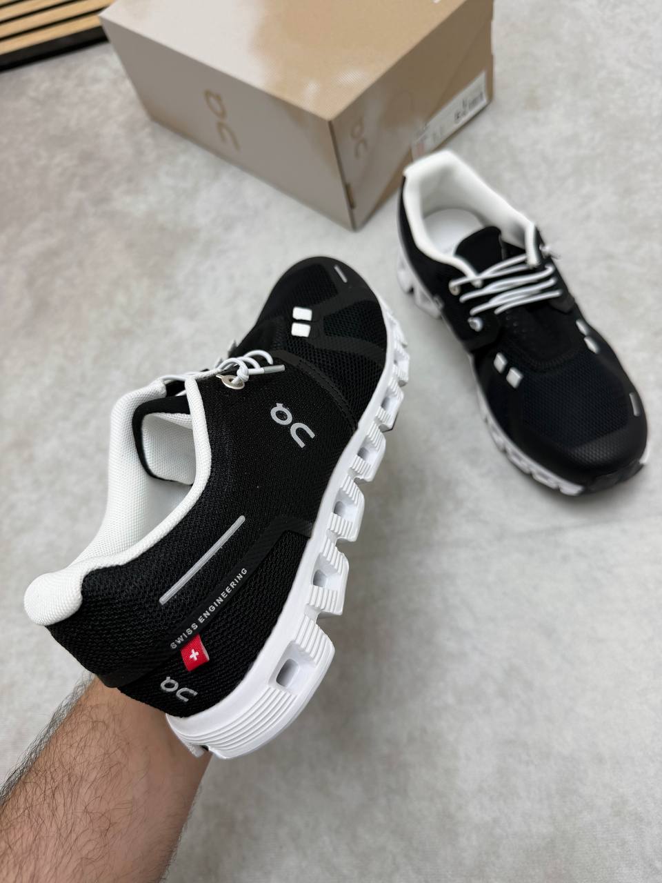 WOMENS ON CLOUD TRAINERS am0408