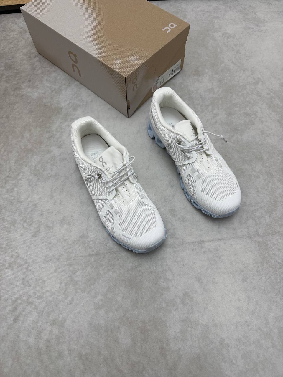 WOMENS ON CLOUD TRAINERS am0408