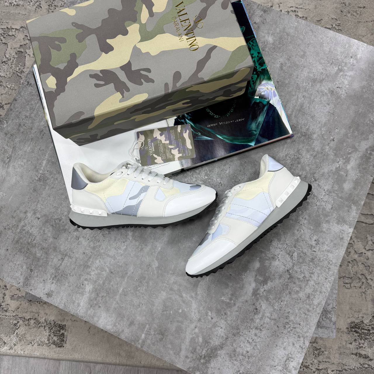 HIGH END VALENTINO JUST ARRIVED jay3108
