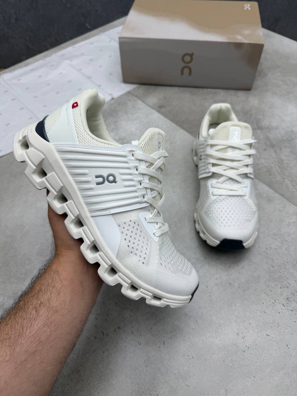 MENS ON CLOU QC TRAINERS am1707