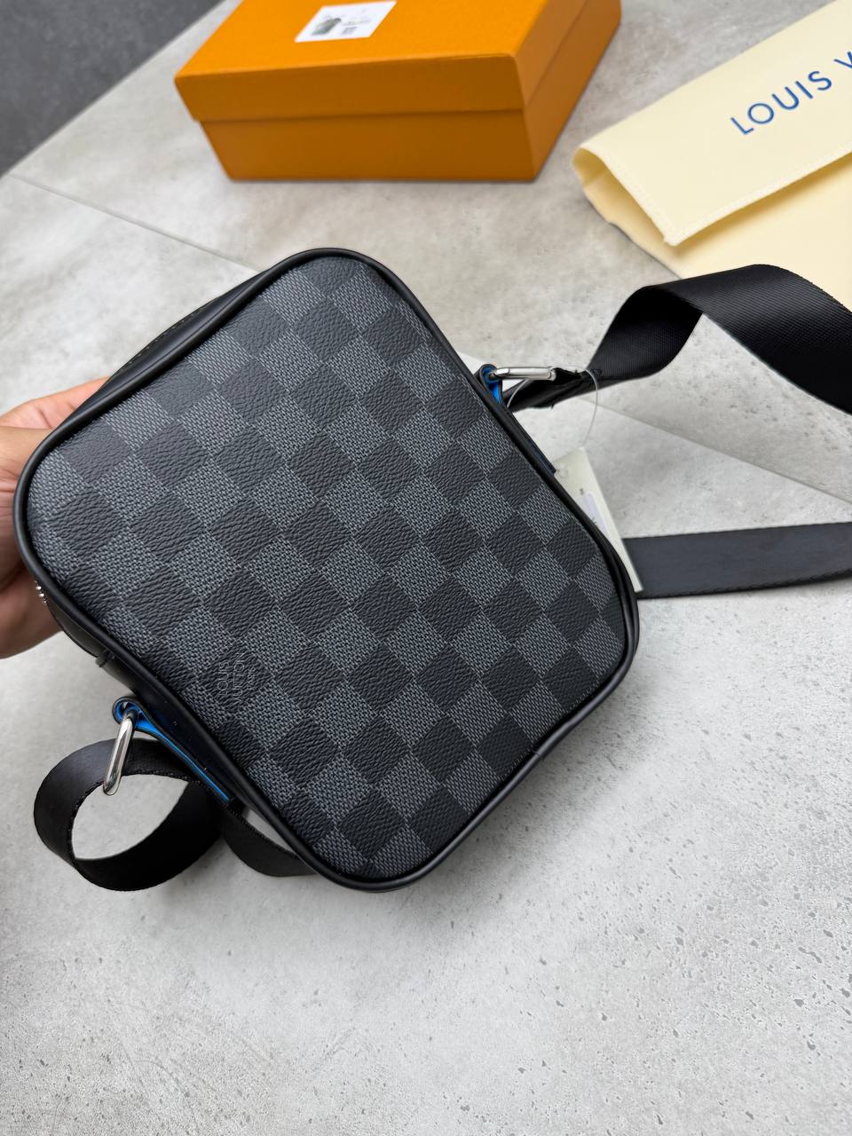 MENS LV BAG COME WITH BOX ETC am1707