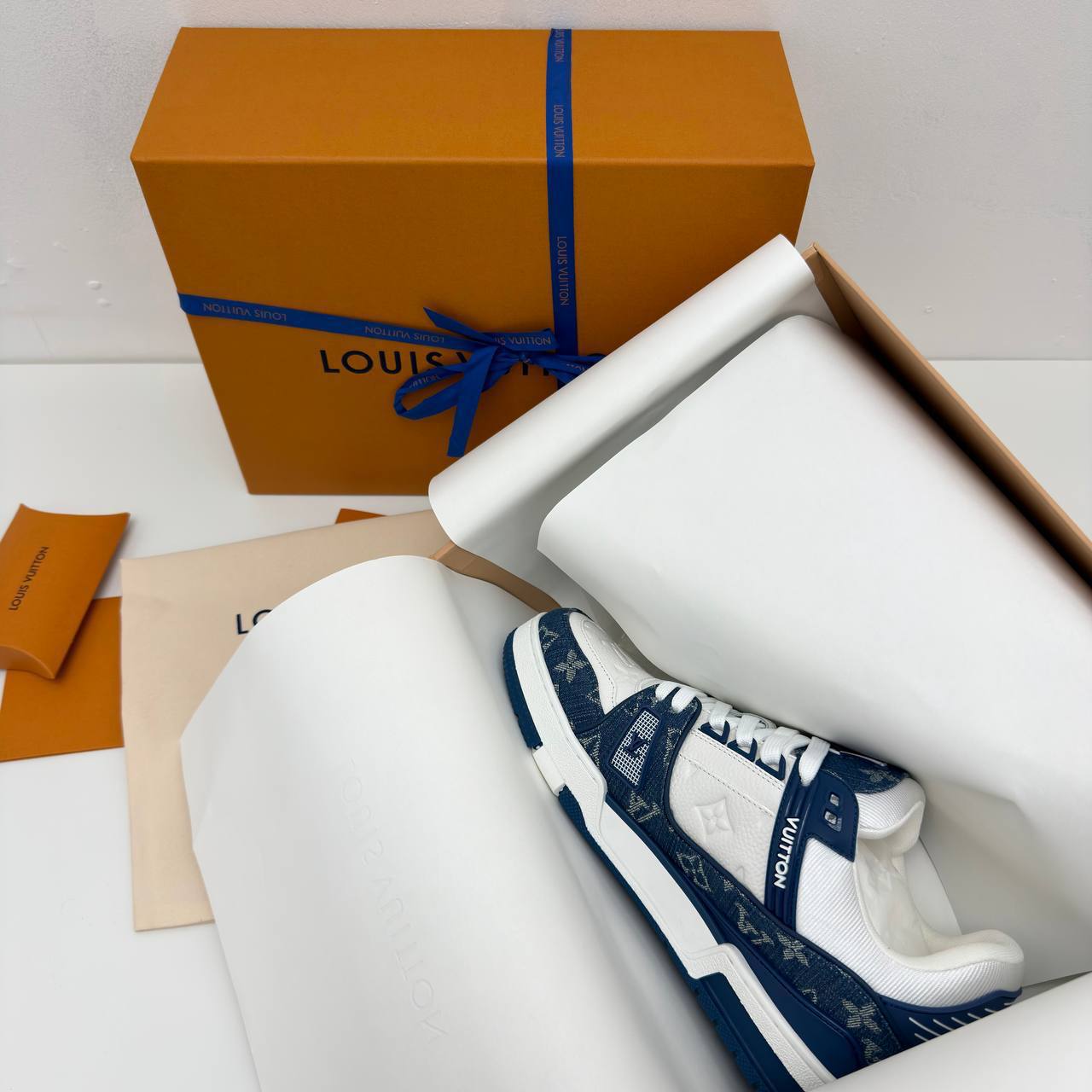 HIGH END  SNEAKERS TRAINERS WITH FULL PACKAGING ETC na1601