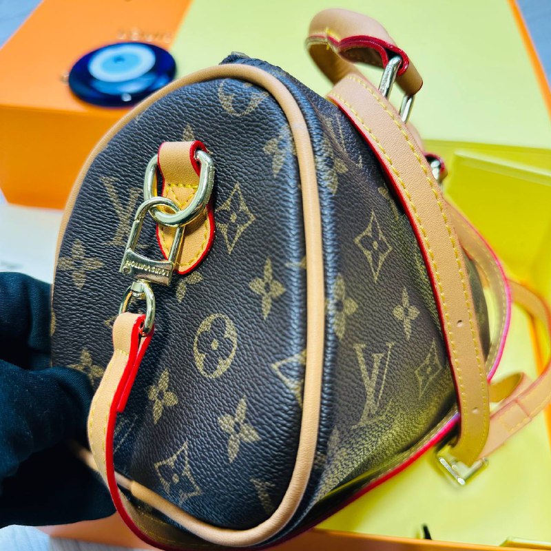 LEATHER LADIES HAND BAG WIHT BOX to1401