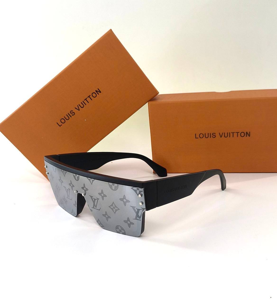 Loui Vuitton sunglasses with box sa1601