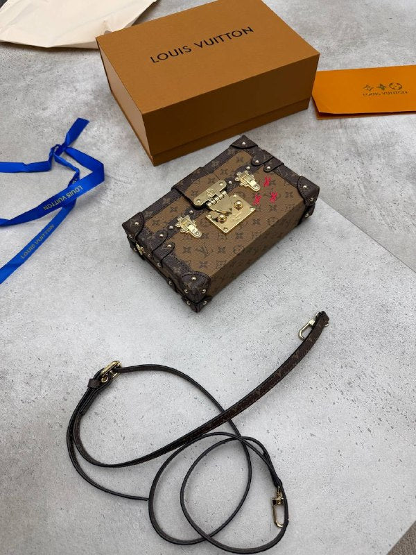 SUPER CLON WOMENS LV BAG COME WITH BOX ETC am1707