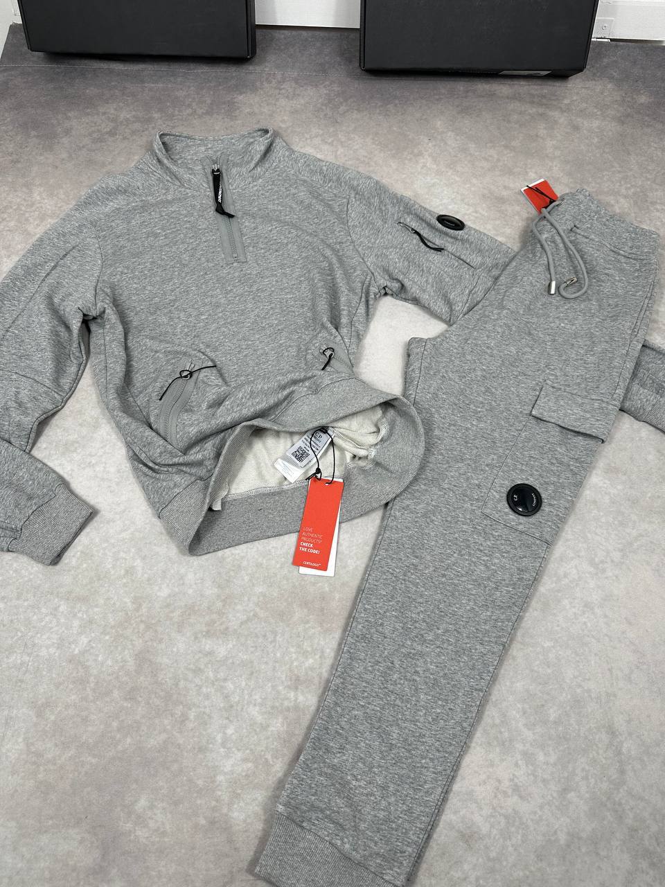 COMANY FULL TRACKSUITS COME WITH BOX ETC am1501