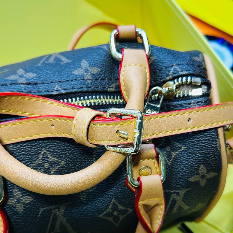 LEATHER LADIES HAND BAG WIHT BOX to1401