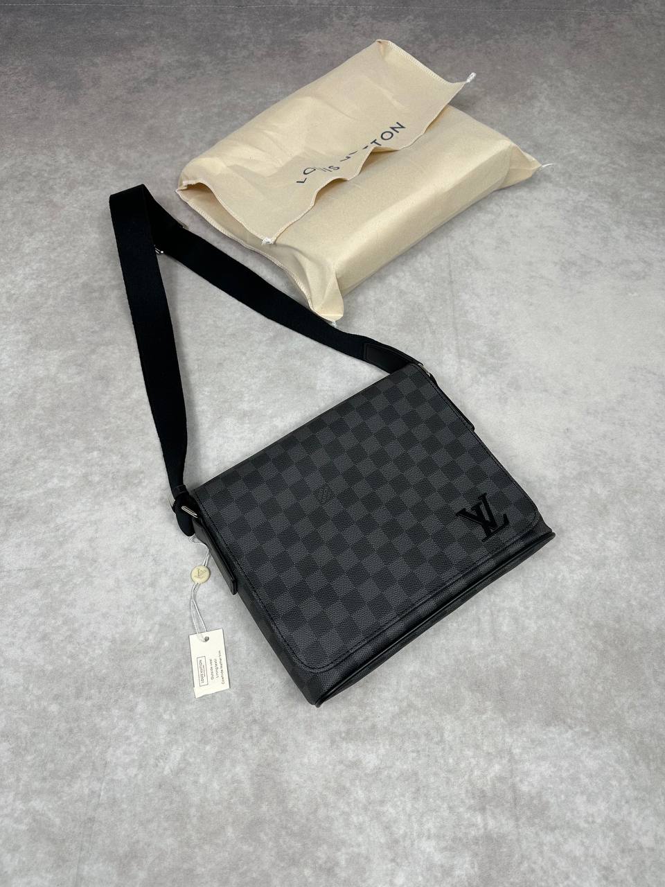 SUPER CLO MENS LVE BAG COME WITH DUST BAG am2810
