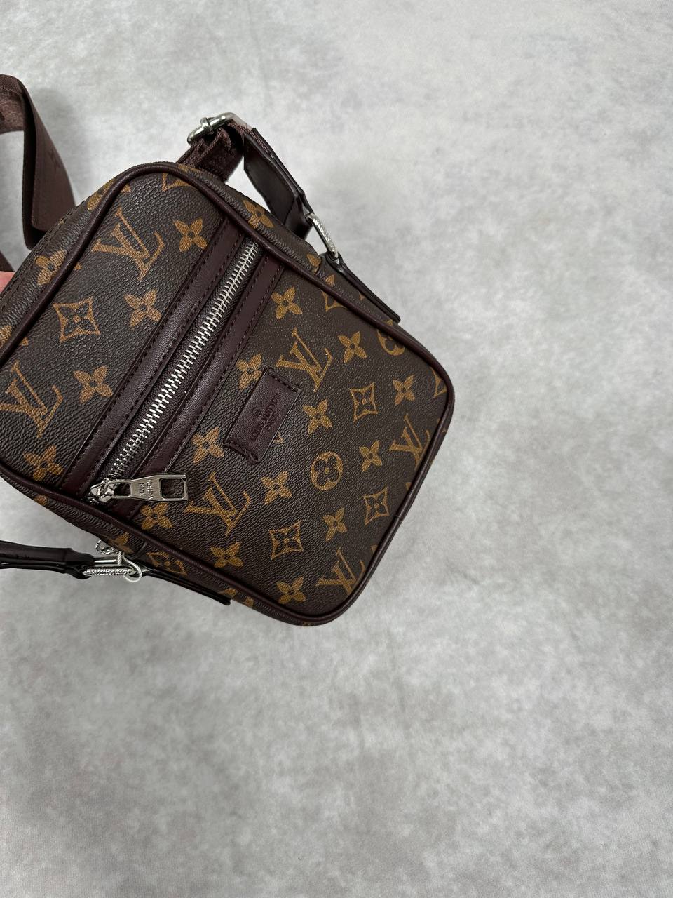 LVE BAG COME WITH DUST BAG am2810