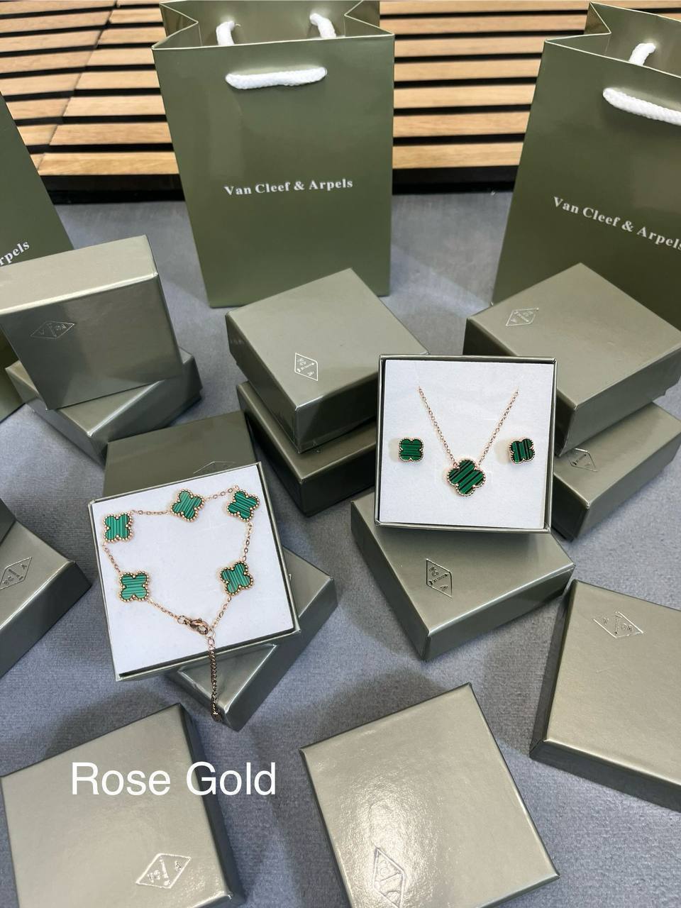 VAN CLEE & ARPEL NECKLACE EARRING AND BRACLET SET WITH FULL PACKING  am0206