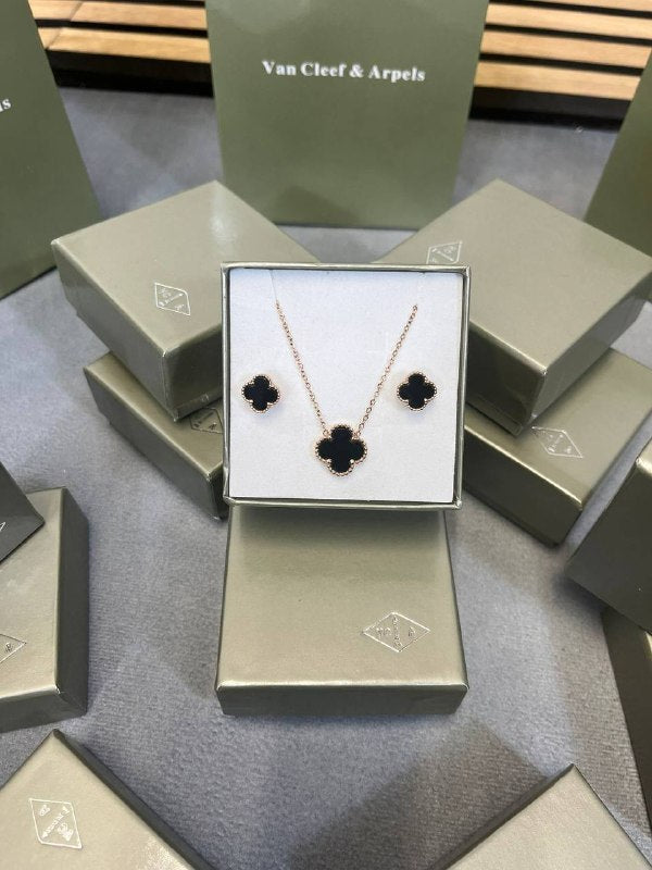 VAN CLEE & ARPEL NECKLACE EARRIN AND BRACLET SET WITH FULL PACKING am1105