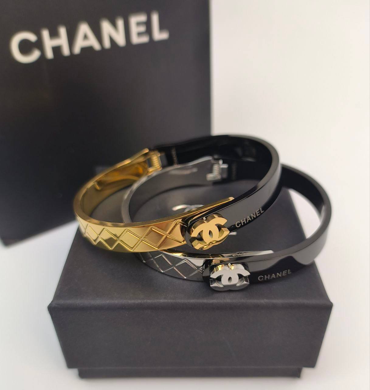 CHANE BRACELET COME WITH FULL PACKAGING am1105