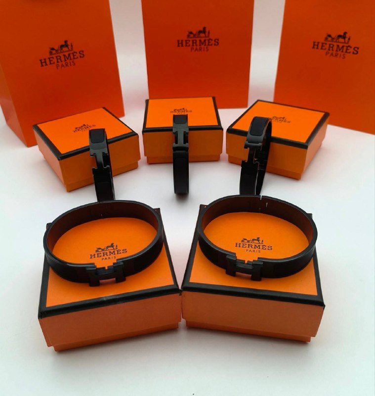 HERME BRACELET COME WITH FULL PACKAGING am1105