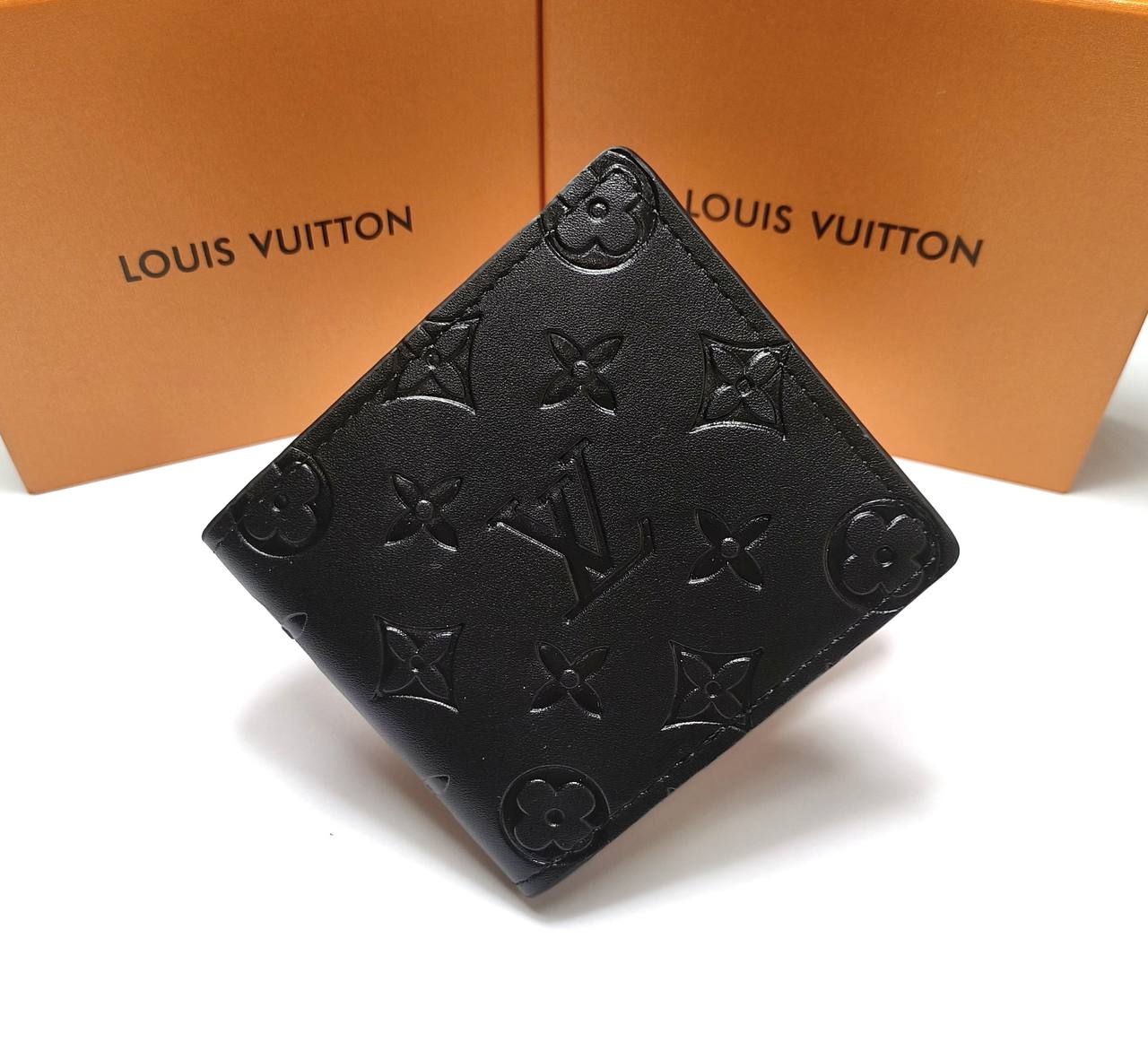 MENS LV WALLTE COME WITH BOX ETC am1105