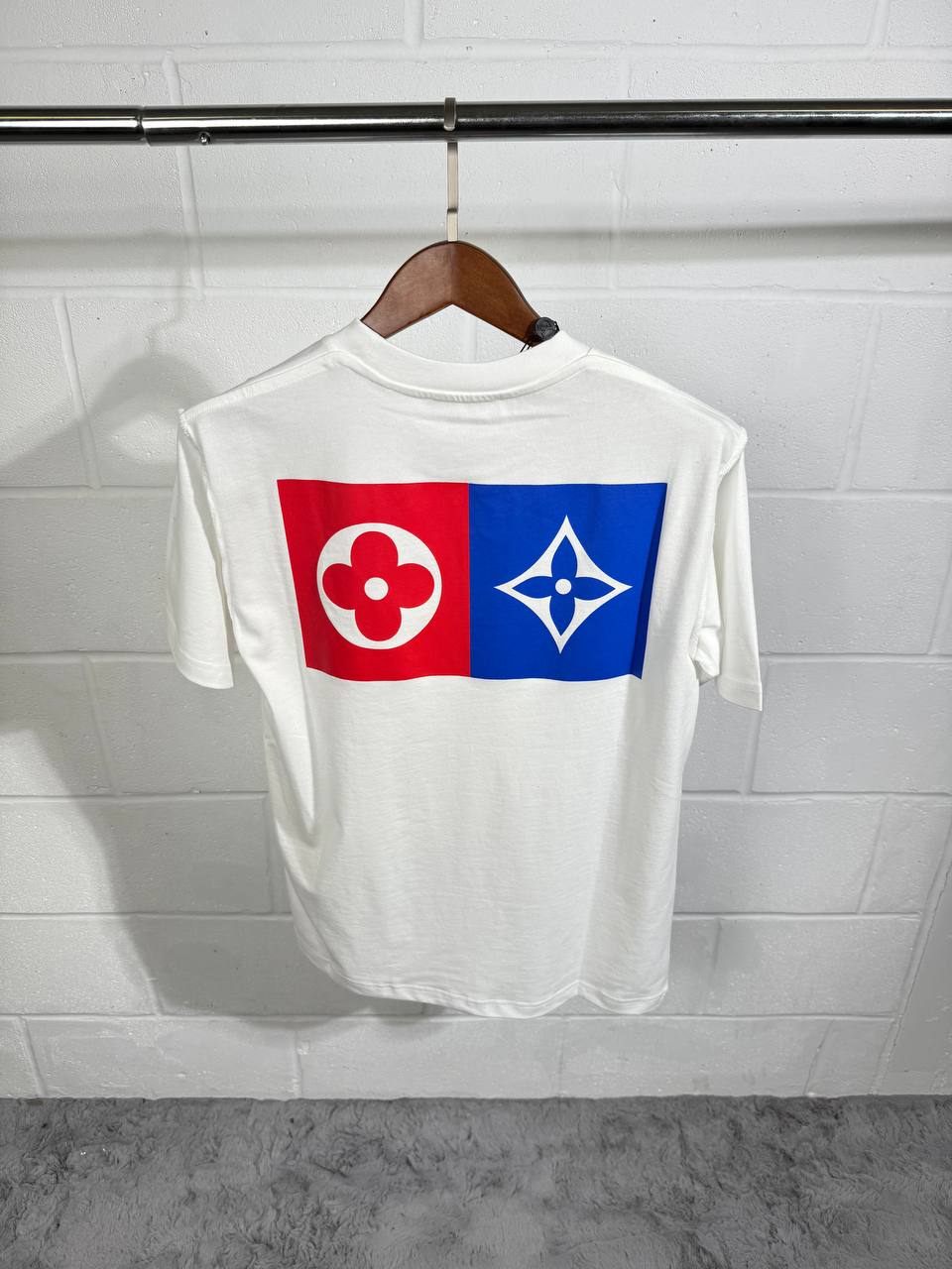 Lv tees super quality 1804