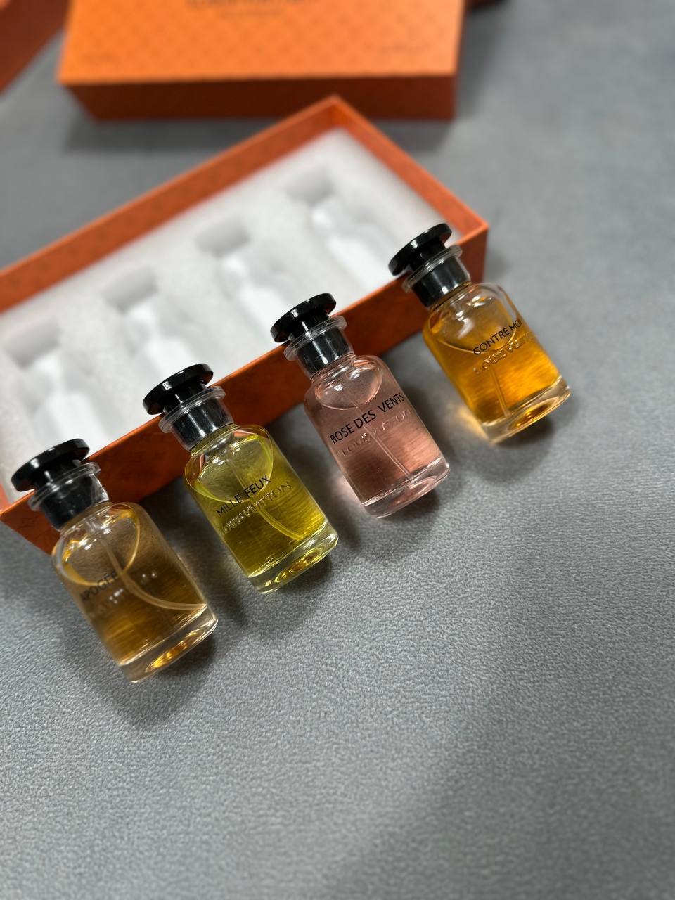 LV PERFUME SET  am2407