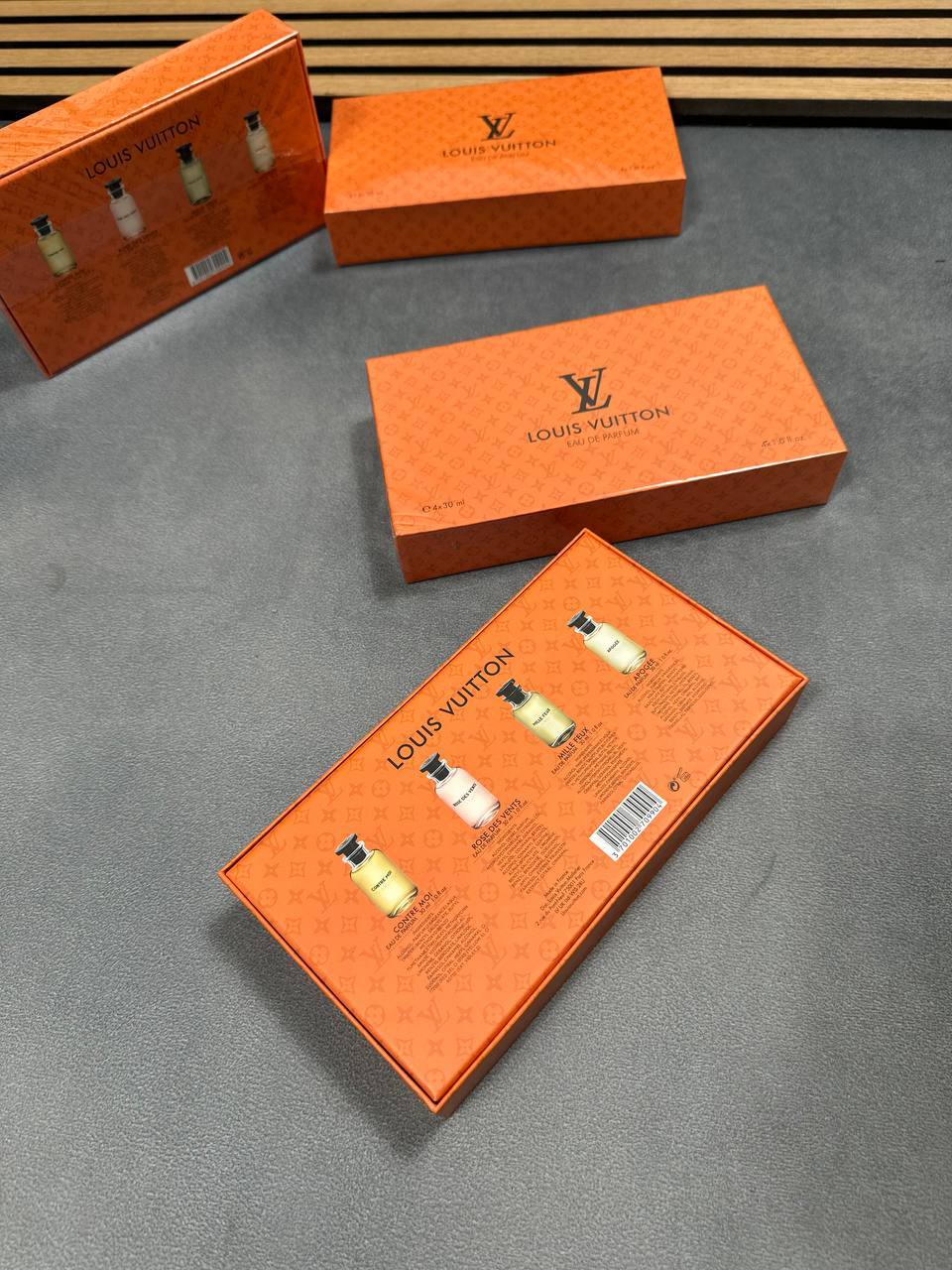 LV PERFUME SET  am2407