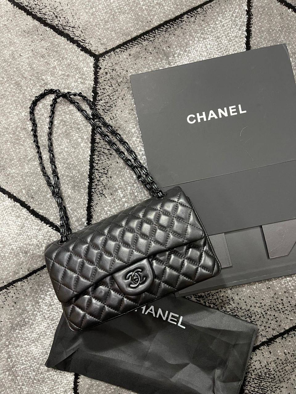 CHANNELE BAGS LEATHER ONES COMWS WITH BOX DUST BAG ETC su0711