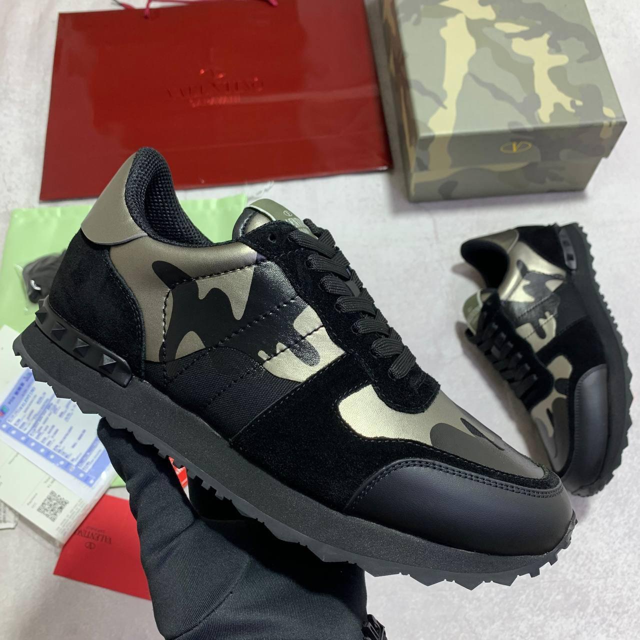 VALENTINOE TRAINERS COMES WITH BOX DUST BAG FULL PACKAGING su0711