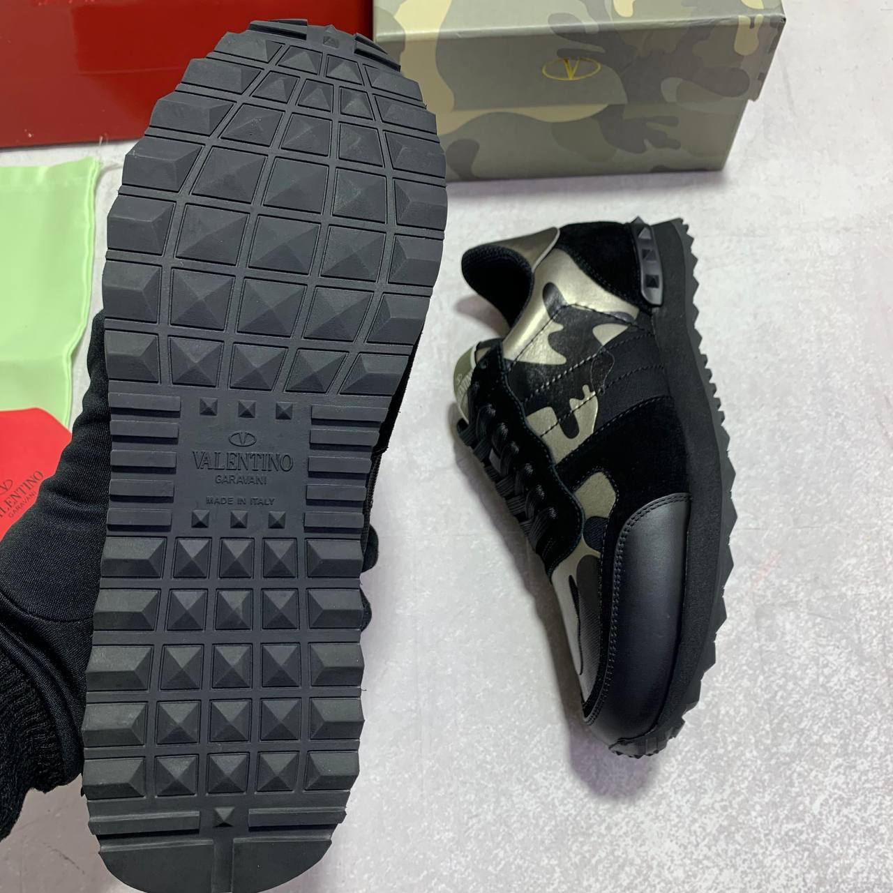 VALENTINOE TRAINERS COMES WITH BOX DUST BAG FULL PACKAGING su0711