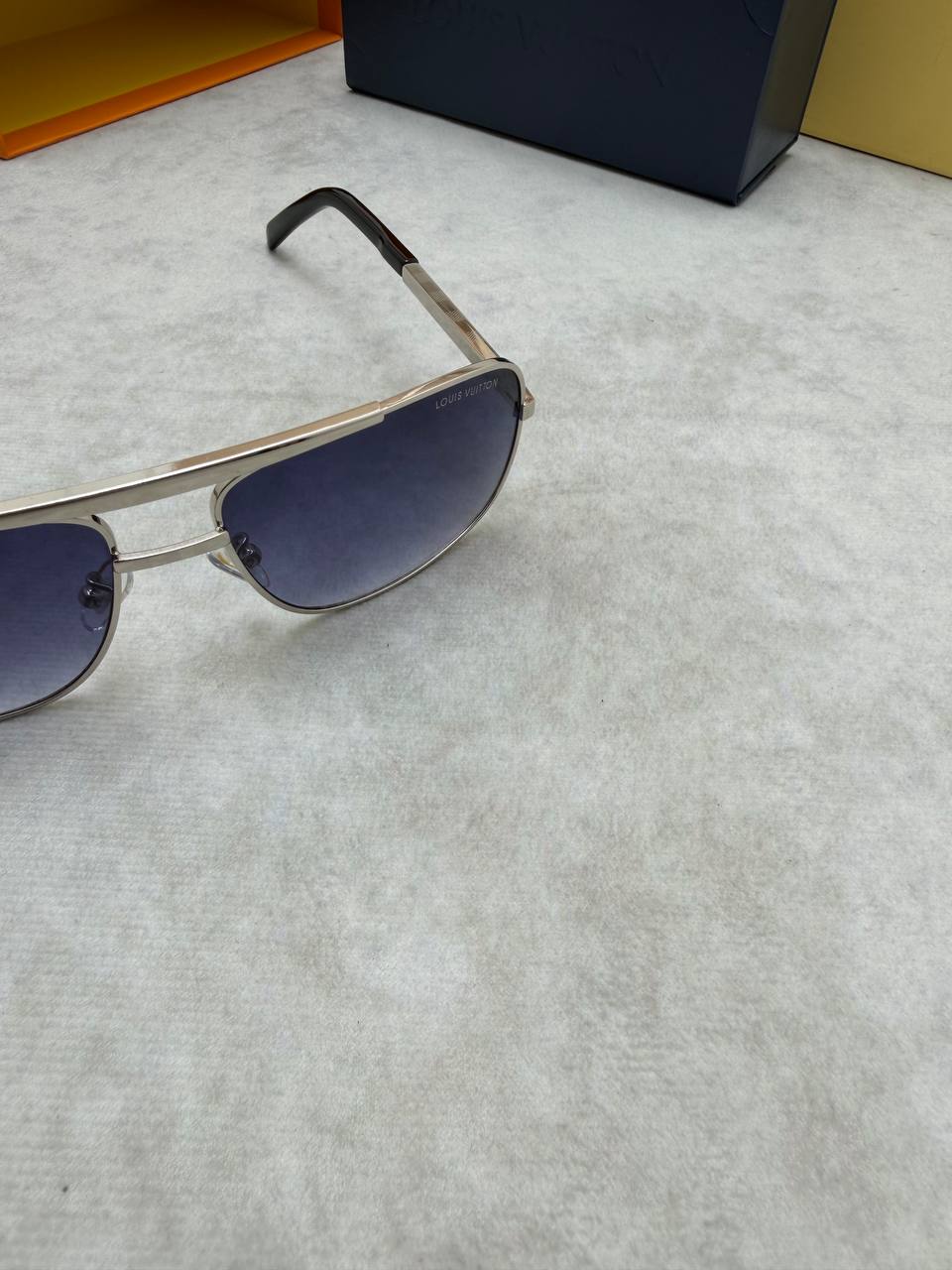 MENS LV SUNGLASSES COME WITH BOX ETC am1405