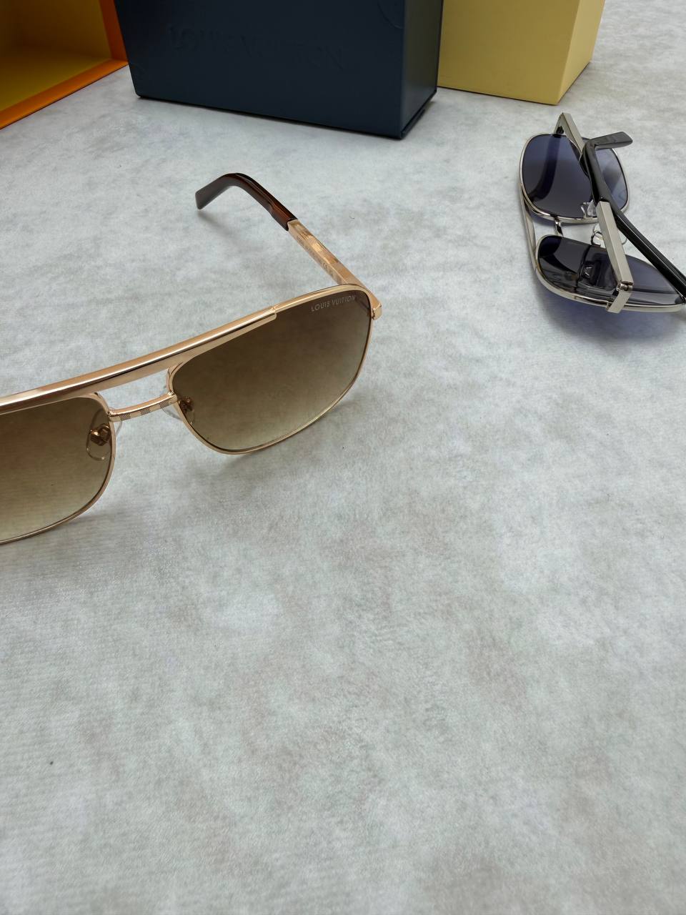 MENS LV SUNGLASSES COME WITH BOX ETC am1405
