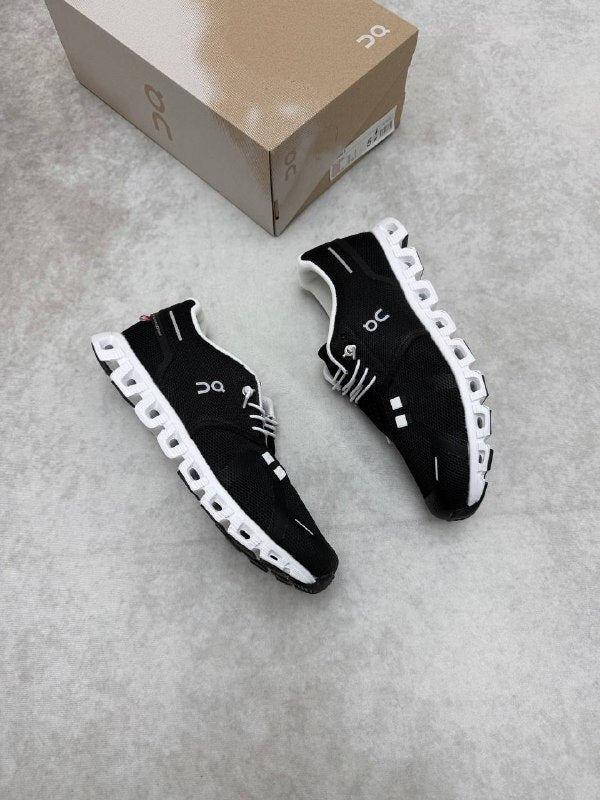 WOMENS ON CLOU TRAINERS am1405