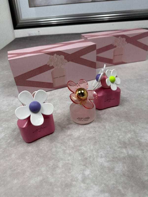 MARCE JACOBS 3 BOTTLE FRAGRANCE GIFT SET am0211