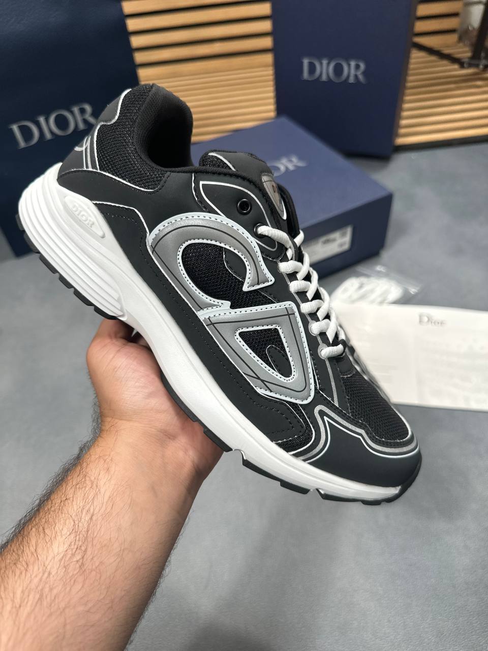 SUPER CLO DIOR B30 COME WITH BOX am2907