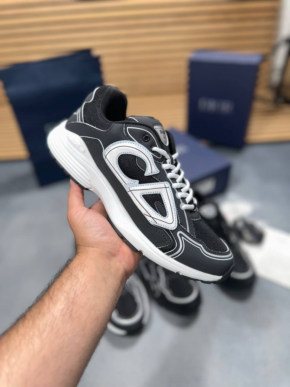 SUPER CLO DIOR B30 COME WITH BOX am2907