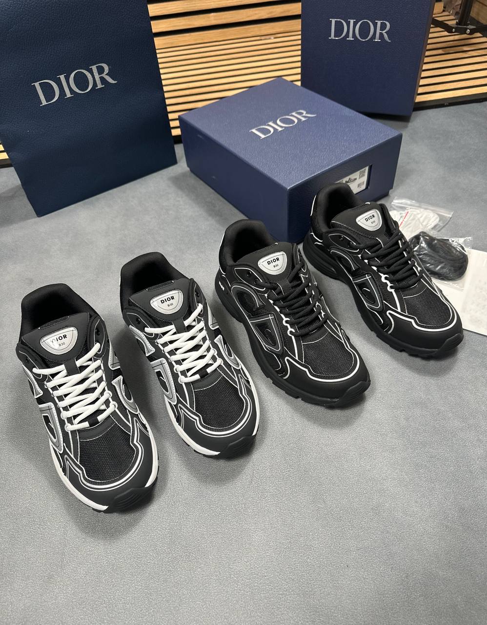 SUPER CLO DIOR B30 COME WITH BOX am2907