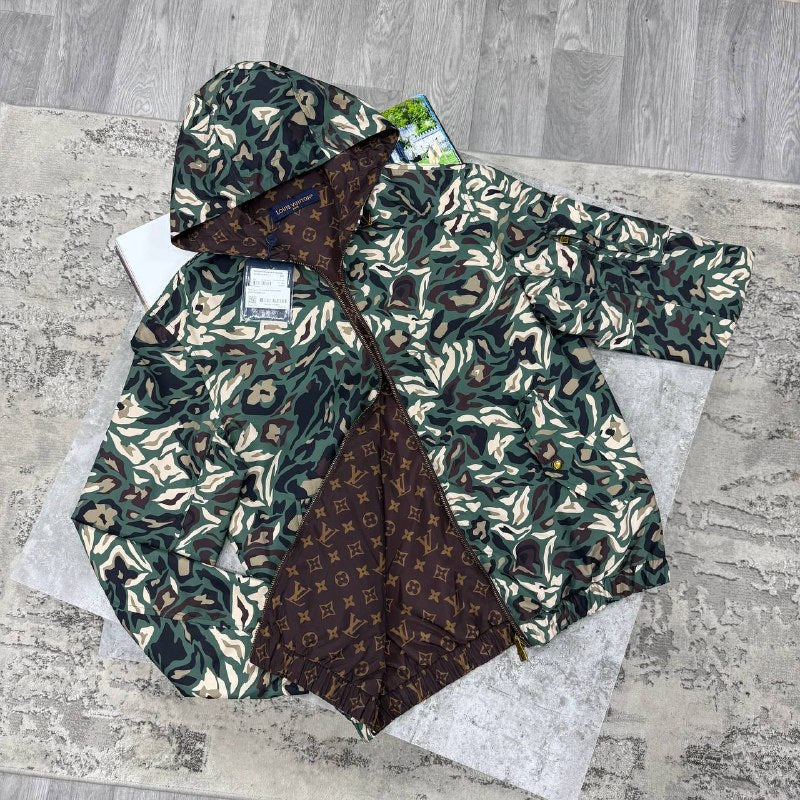 SUPER CLON LV MONOGRA REVERSIBL WINDBREAKER jay1805