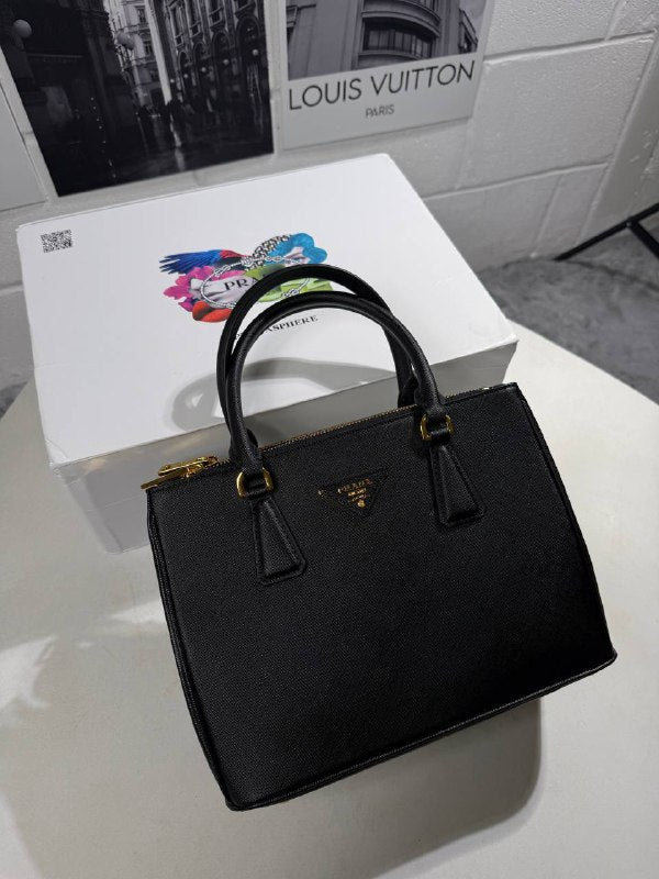 Prad Galleria Saffiano leather handbag 0111