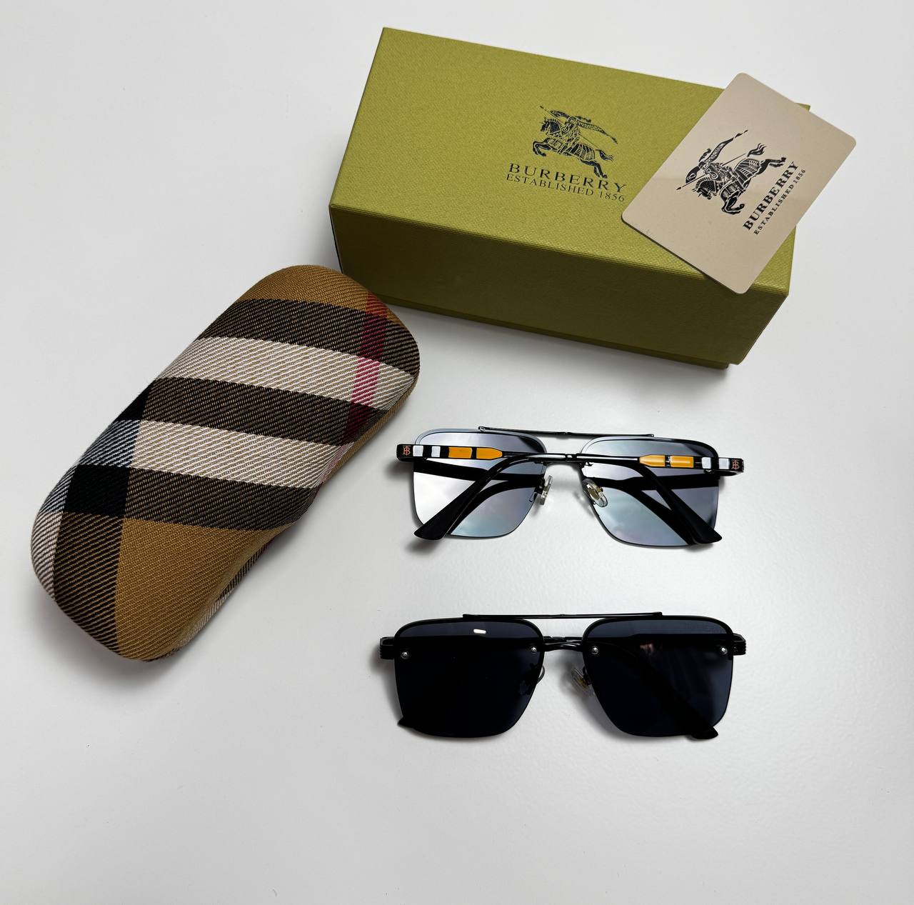 Burberry Sunglass with box na0108