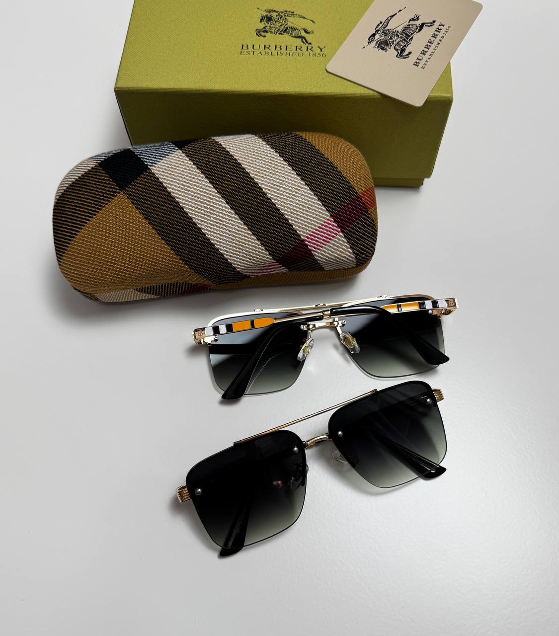 Burberry Sunglass with box na0108