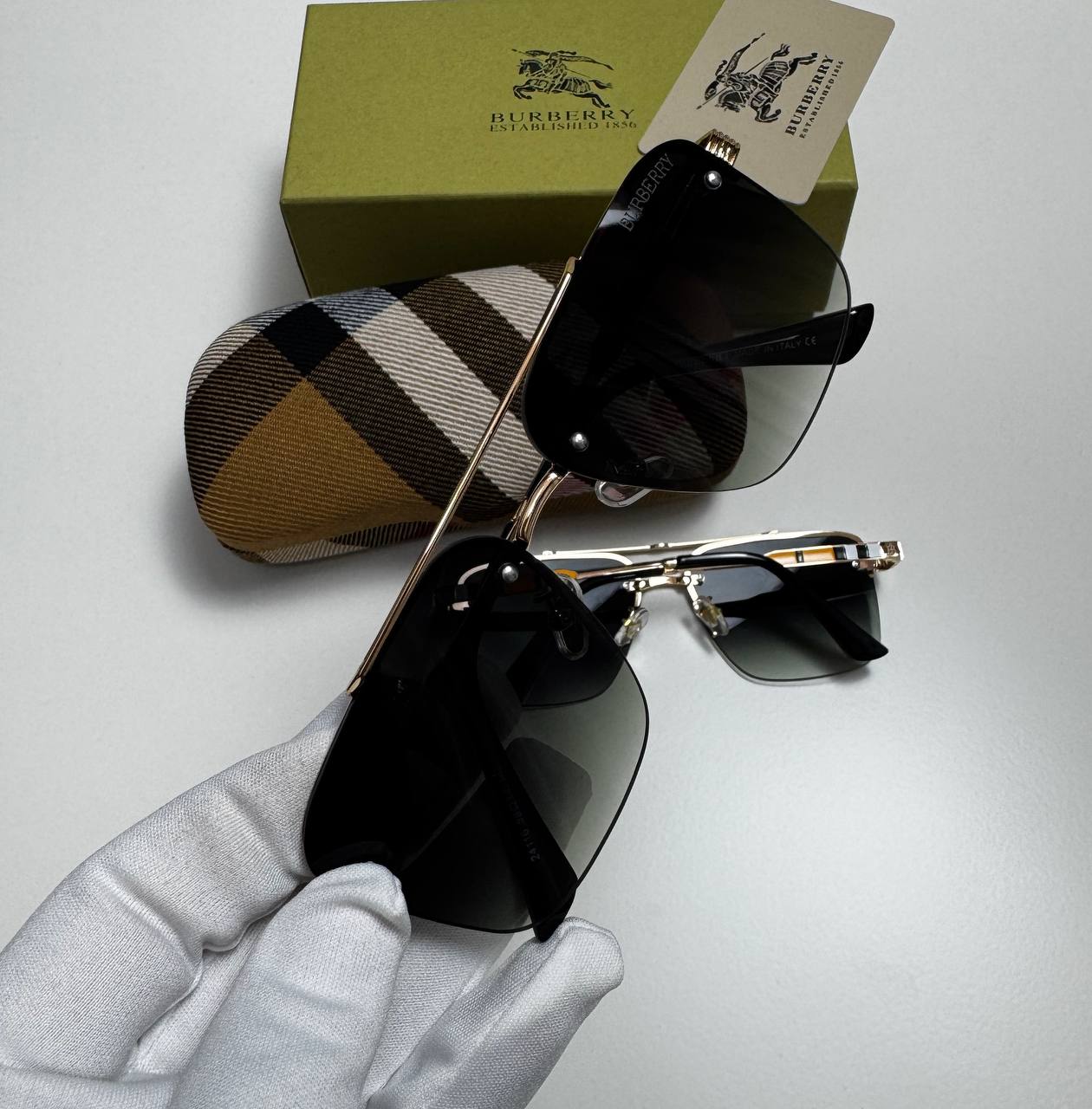 Burberry Sunglass with box na0108