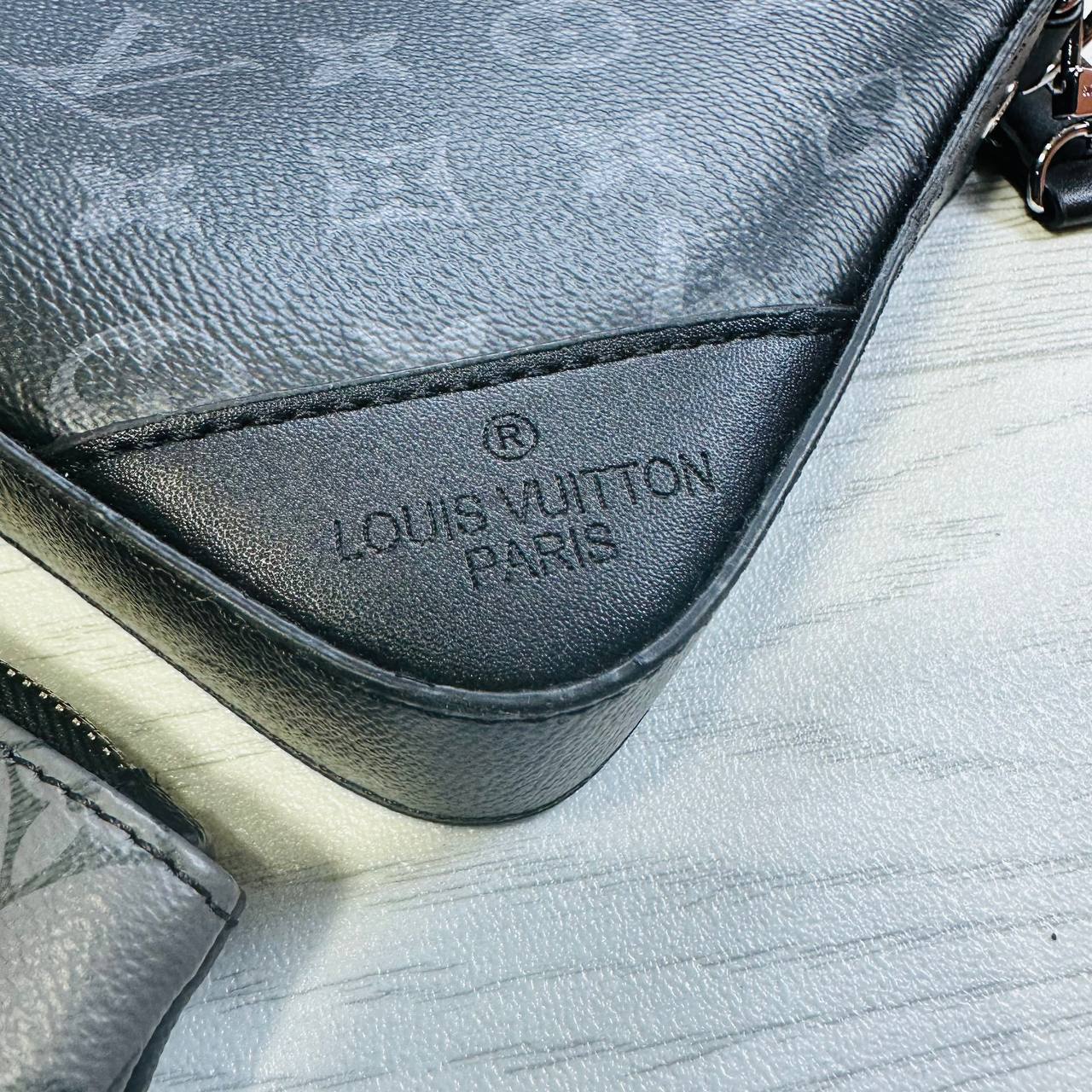 LVE MAN BAG WITH BOX AND PAPERWORK to0511